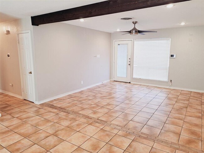 Foto del edificio - 2802 Loyola Ln