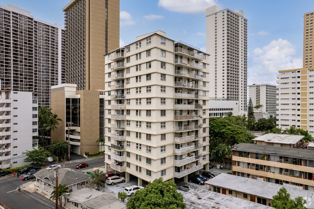 Primary Photo - Liliuokalani Plaza
