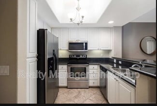 Building Photo - 9253 Regents Rd