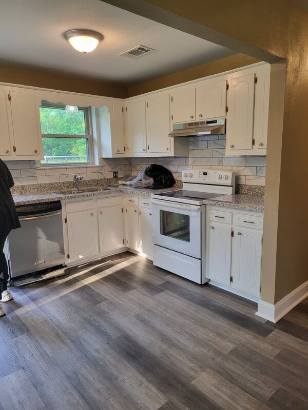 Building Photo - 16530 Spring Ranch Rd