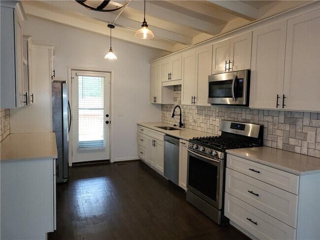 Building Photo - 2846 Monterey Dr