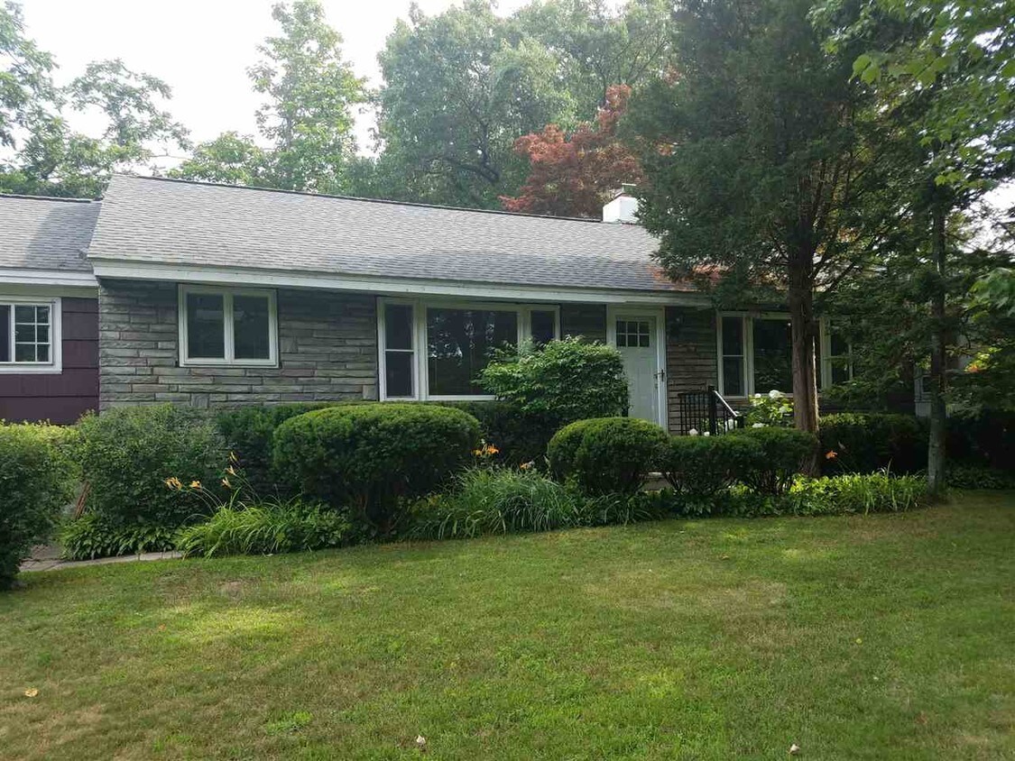 Foto principal - 931 Bridge St