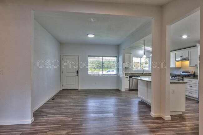 Foto del edificio - 419 Watson St