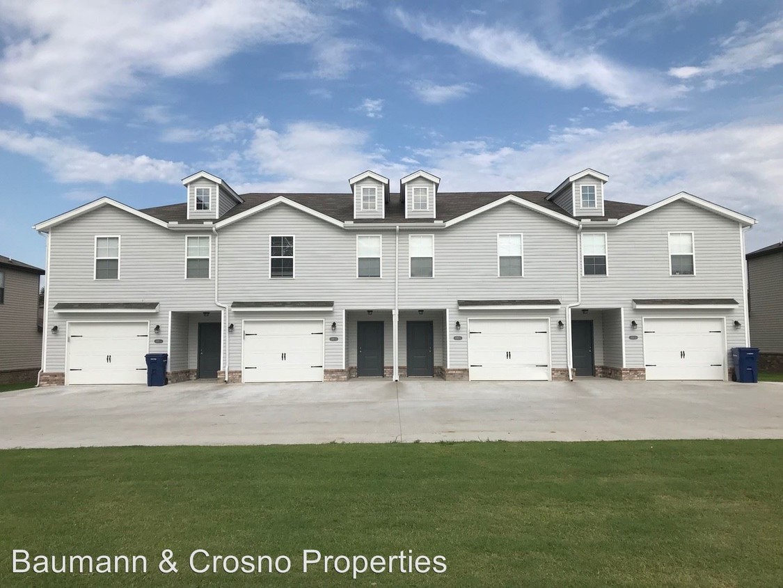 Primary Photo - 3 br, 2 bath Apartment - 1008 Holly St A