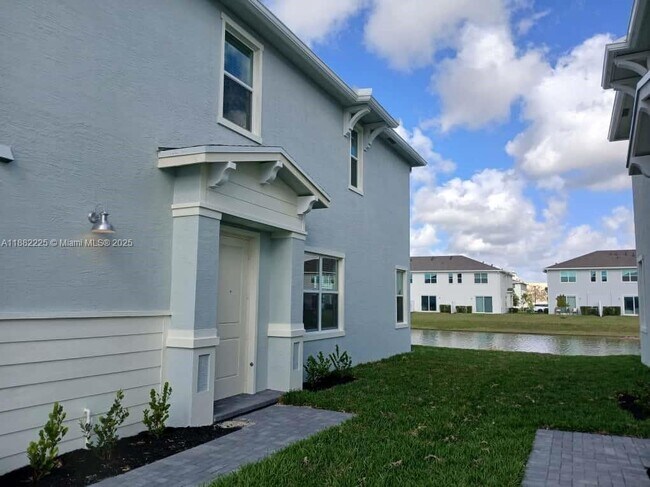 Foto del edificio - 519 Rivergrass St