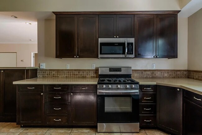 Foto del edificio - 1112 S Bedford Dr