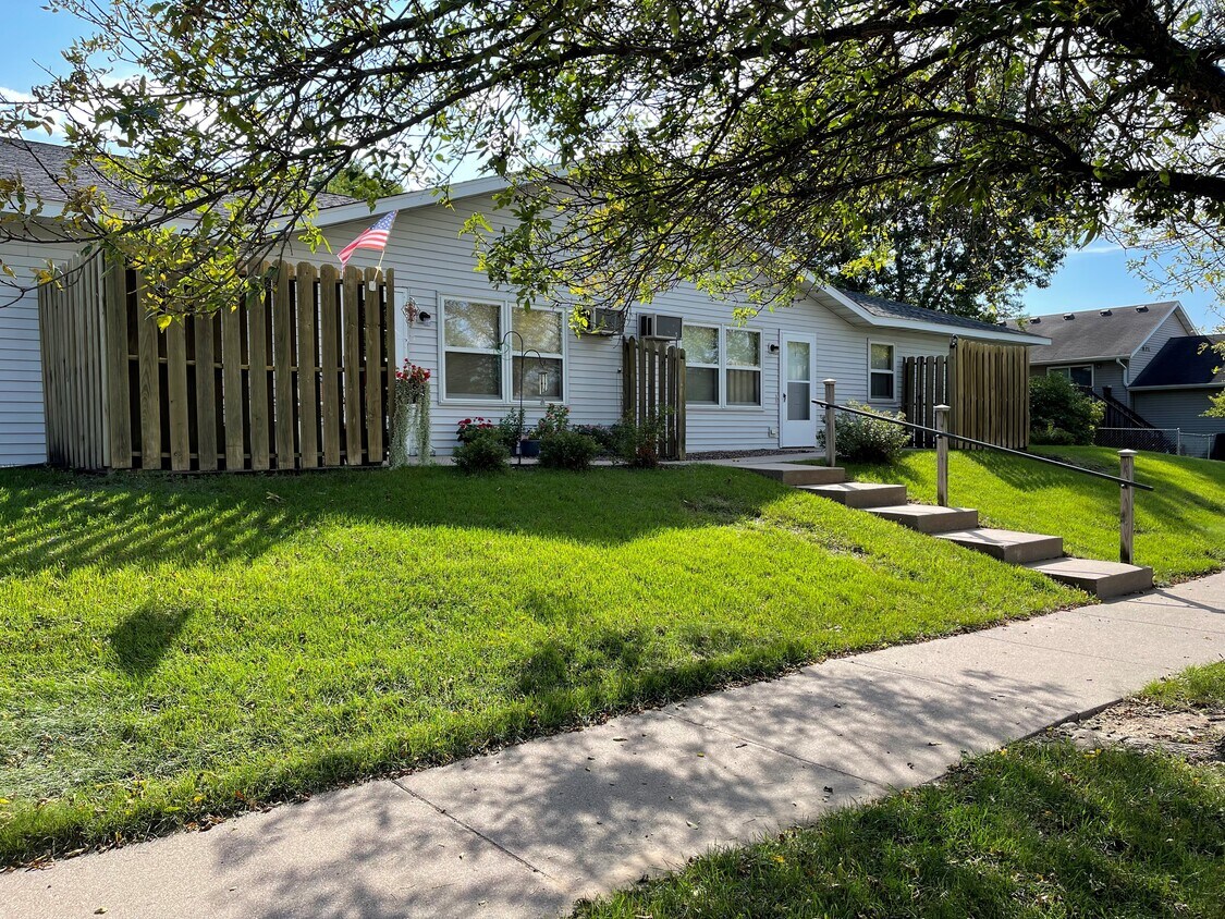 3413 Oak Knoll Dr, Eau Claire, WI 54701 Townhome Rentals in Eau