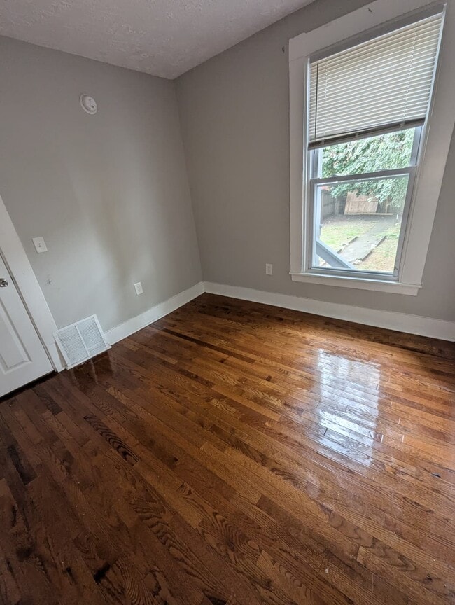 Building Photo - 76 3rd St