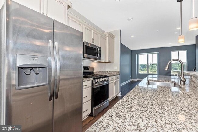Foto del edificio - 605 E 7th St