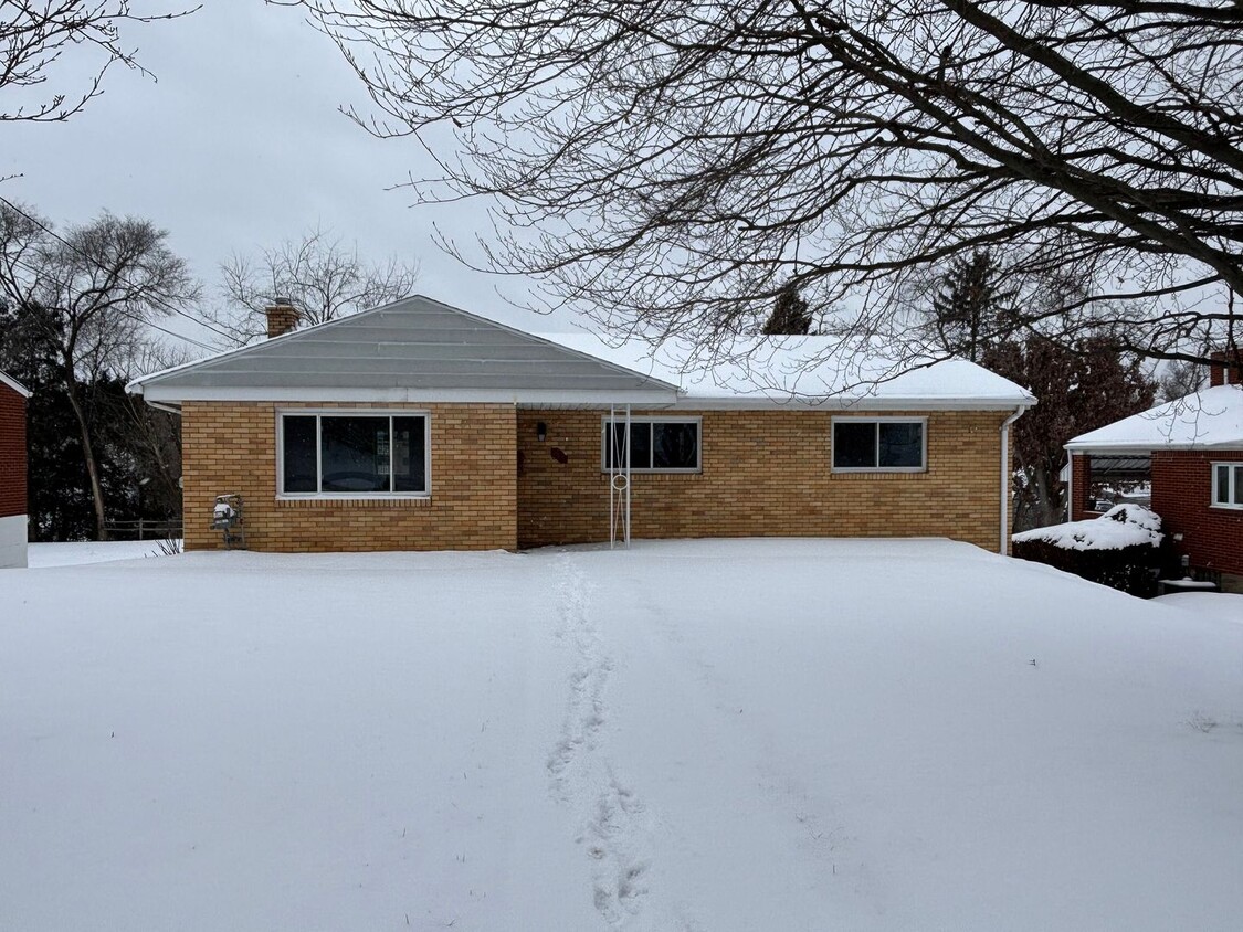 Primary Photo - Remodeled 3 bedroom home in Bethel Park!