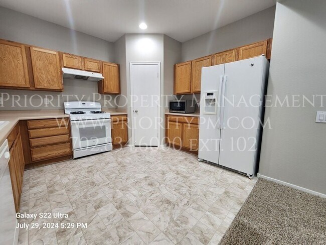 Building Photo - SPACIOUS ANTHEM HIGHLANDS 3 Bed ~ 1900+ SQ...
