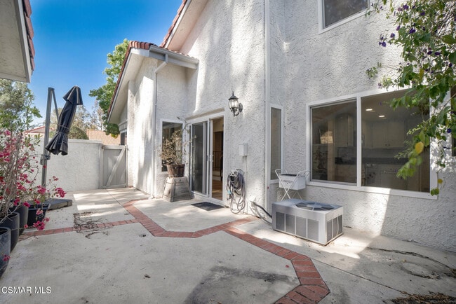 Foto del edificio - 974 Quarterhorse Ln