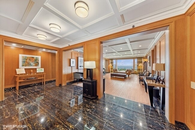 Building Photo - 2120 N Lincoln Park W