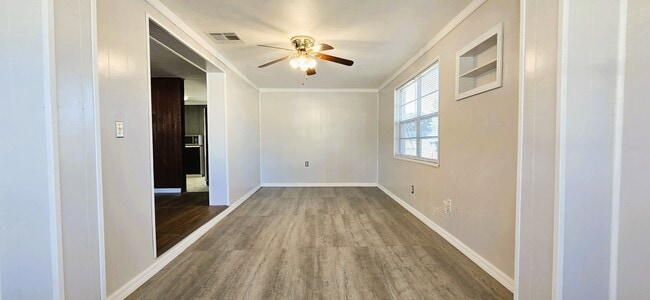 Building Photo - 2136 Bouyer St