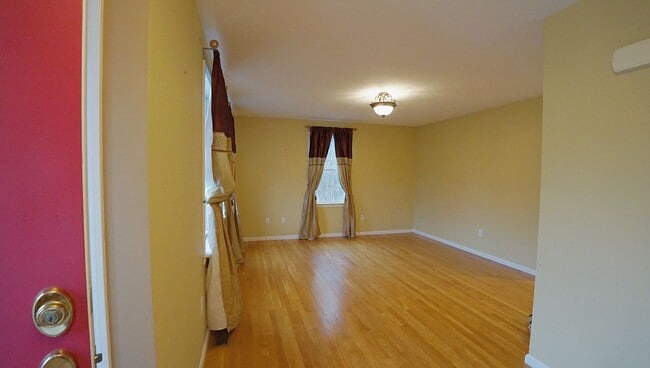 Building Photo - 15 Skyview Dr