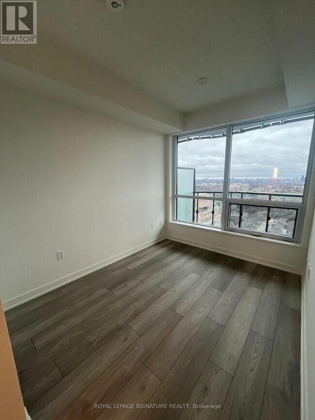 Photo du bâtiment - 110 Broadway Ave