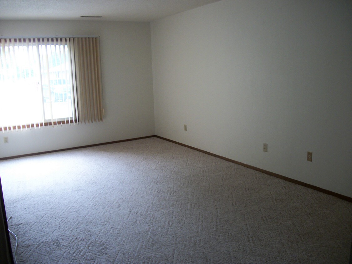 living - 729 11th Ave