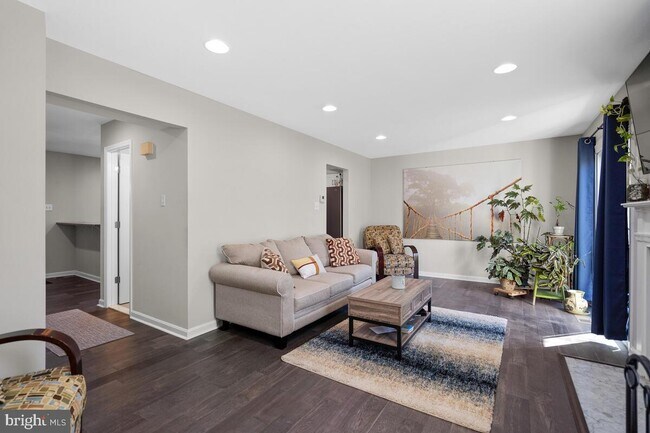 Building Photo - 9237 Broadwater Dr