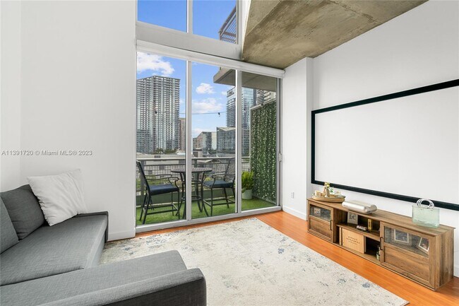 Foto del edificio - 690 SW 1st Ct