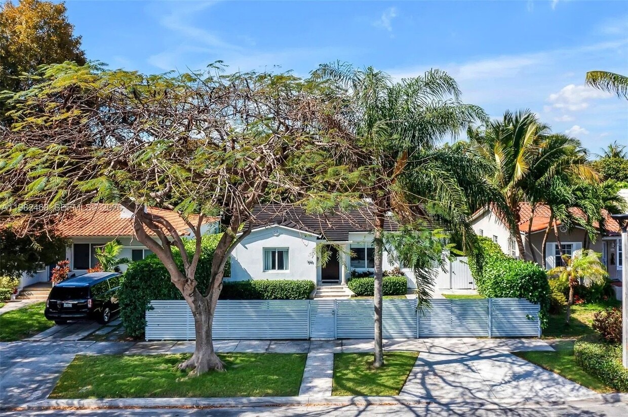 Photo - 2066 NE 174th St (North Miami Beach, FL)