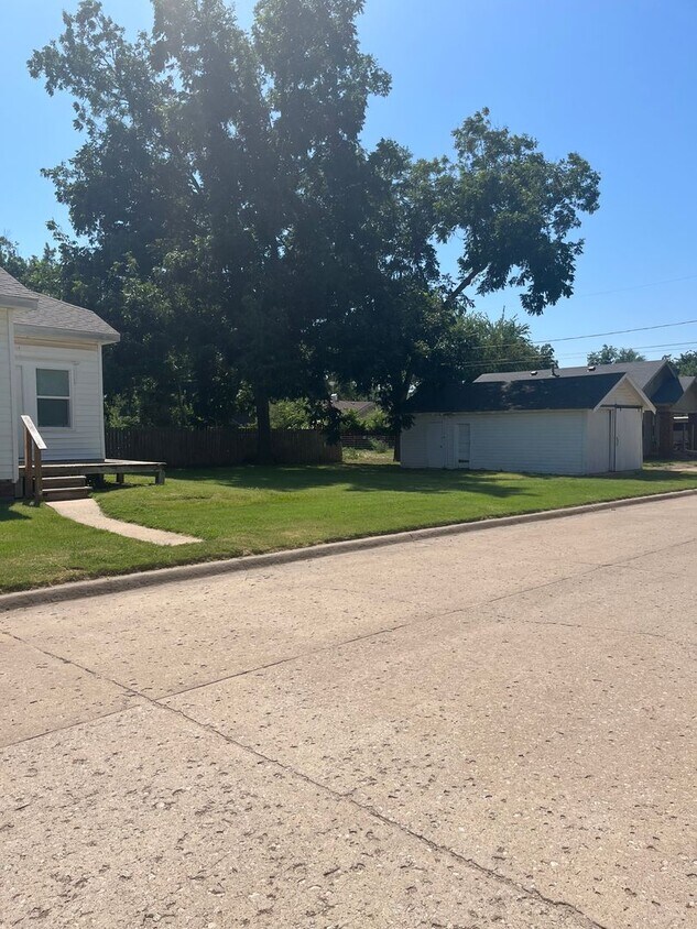 1923 W Cherokee Ave, Enid, OK 73703 House Rental in Enid, OK