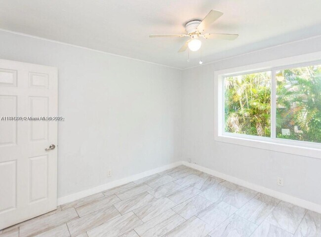 Foto del edificio - 2175 NE 56th St