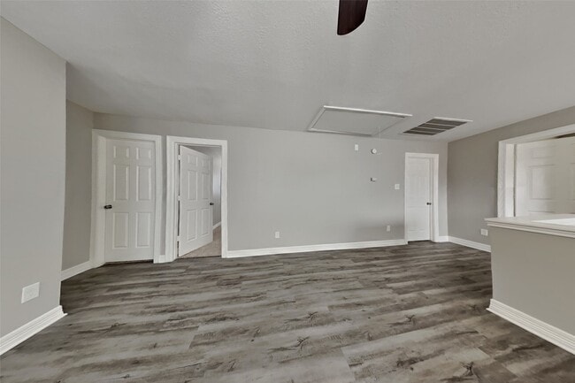 Building Photo - 21610 Wildcroft Dr