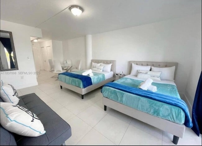 Foto del edificio - 7904 West Dr