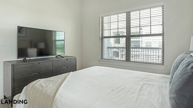 Foto del edificio - 13301 Dessau Rd