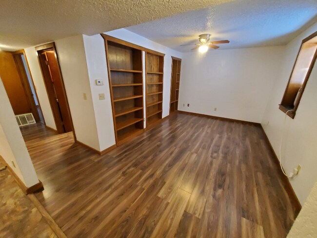 Foto del edificio - 101 Carson Ave