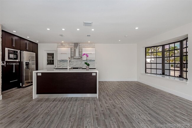 Building Photo - 648 Kensington Pl