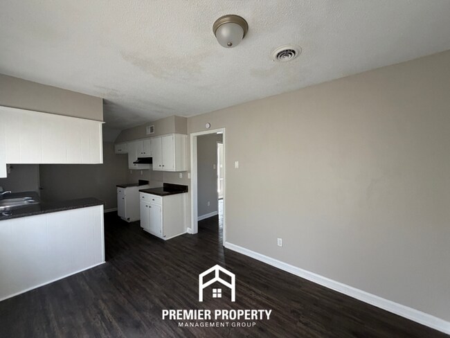 Foto del edificio - 3-Bedroom Single-Family Home for Rent in Memphis, TN - Vaulted Ceilings & Fenced Backyard