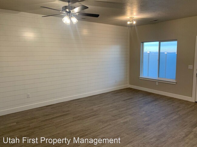 Foto del edificio - 3 br, 2.5 bath House - 3052 N 175 E