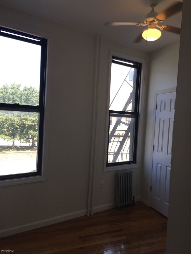 Building Photo - 3 br, 1 bath  - 98 Bushwick Ave 3R