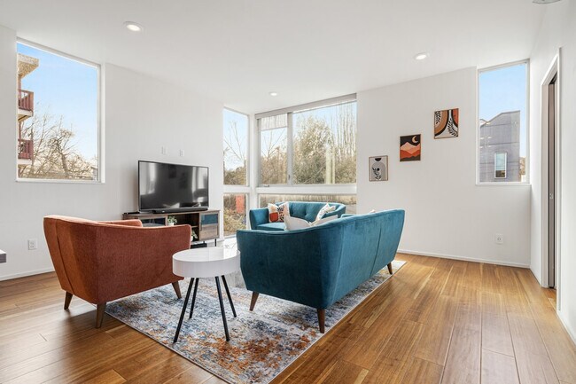 Foto del edificio - 2214 E Terrace St