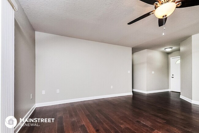 Building Photo - 2334 Maple Hill Dr