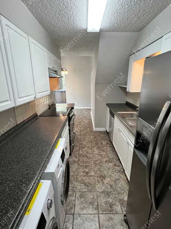 Foto del edificio - 330 Belinda Pkwy