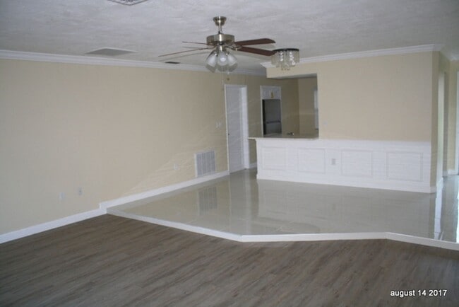 Building Photo - Charming 3 bedroom 2 bath in North Clearwa...