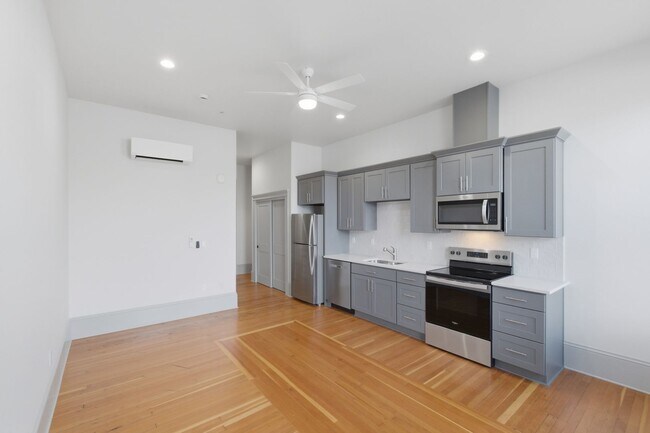 Foto del edificio - MOVE IN SPECIAL - See Description for Details