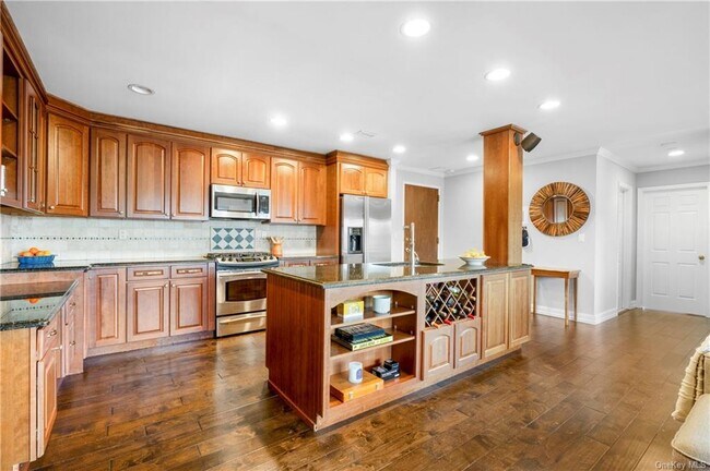 Building Photo - 24 Ray Pl