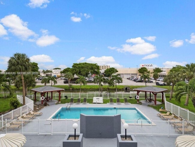 Building Photo - 1820 W 53rd St