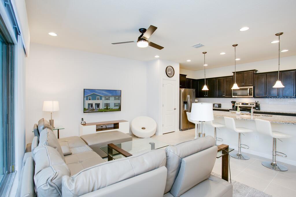 Foto principal - 8923 Sydney Ave