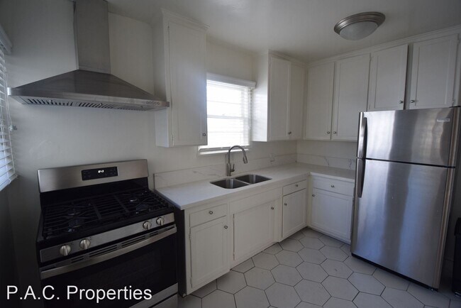 Building Photo - 2 br, 1 bath Apartment - 1213 S Orange Gro...