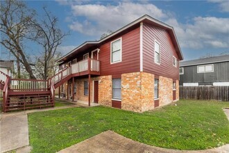 Building Photo - 802 Navidad St