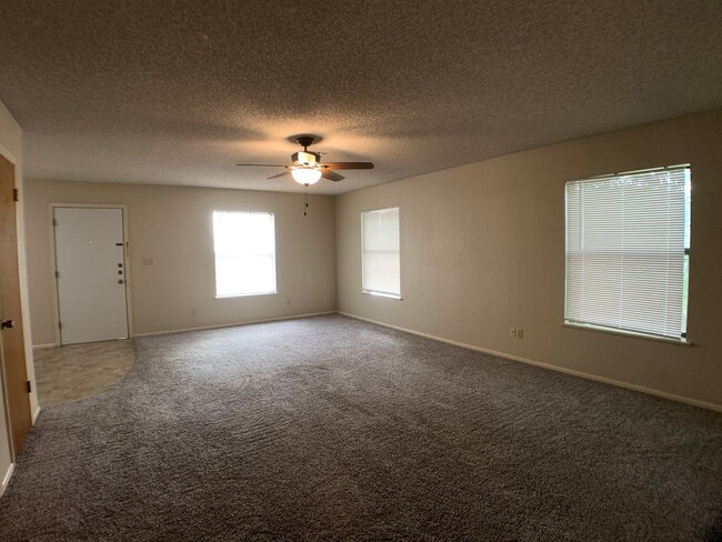 Foto del edificio - 2/2 Apartment on The Hill! Minutes from La...