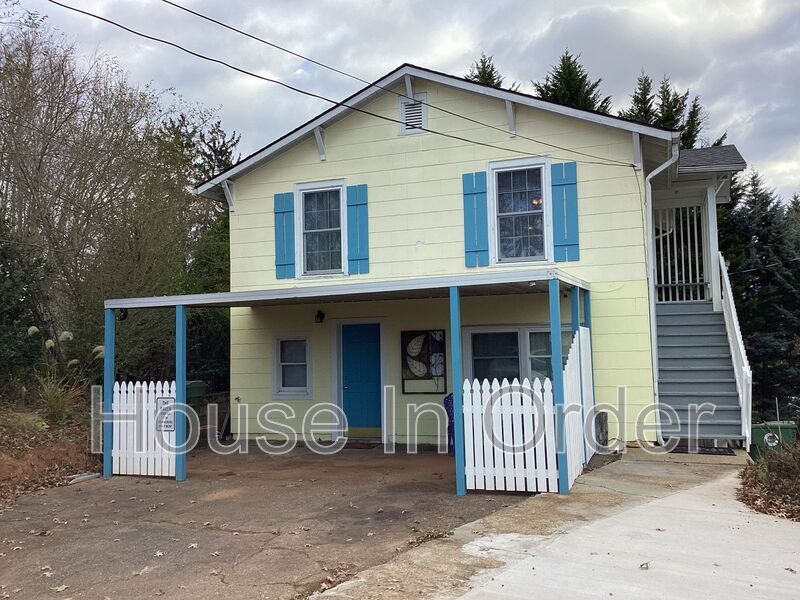 144 Chestnut St, Mars Hill, NC 28754 Condo for Rent in Mars Hill, NC