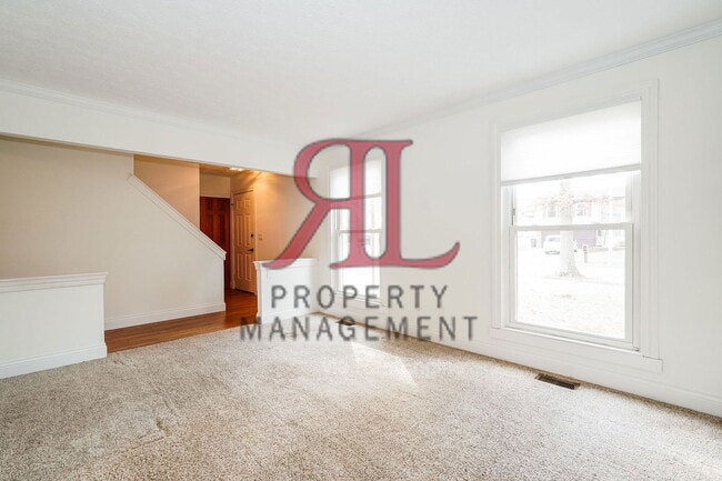 Building Photo - 856 Humboldt Dr W