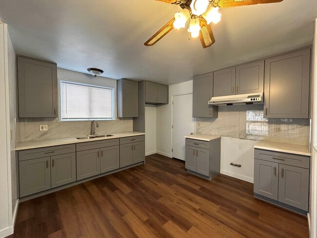 Foto del edificio - 18233 Villa Park St