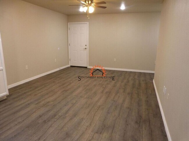 Foto del edificio - 1313 Mission Dr