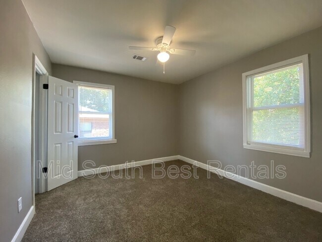 Foto del edificio - 1348 Chadwick Cir